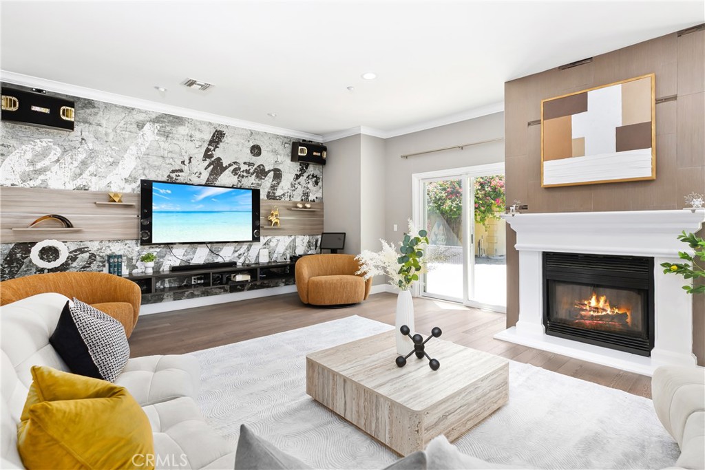 202 W Lemon Avenue