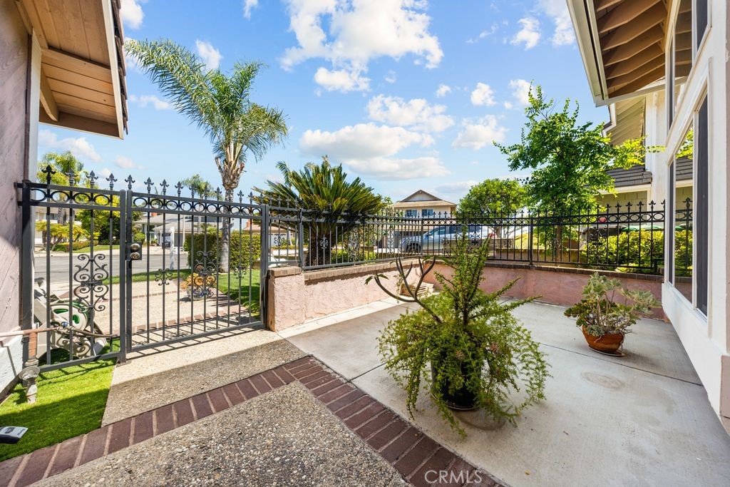 703 Calle Cumbre