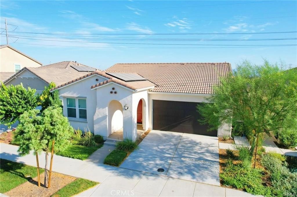 3410 E Foxglove Way