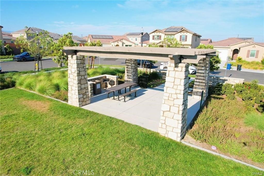 3410 E Foxglove Way