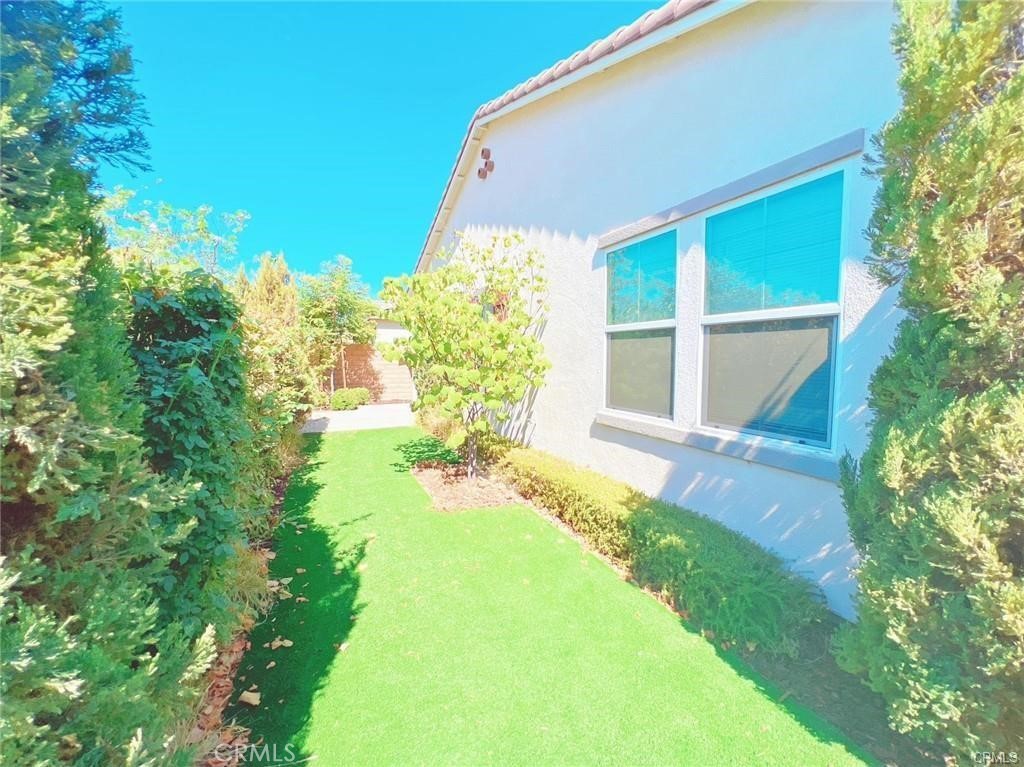 3410 E Foxglove Way