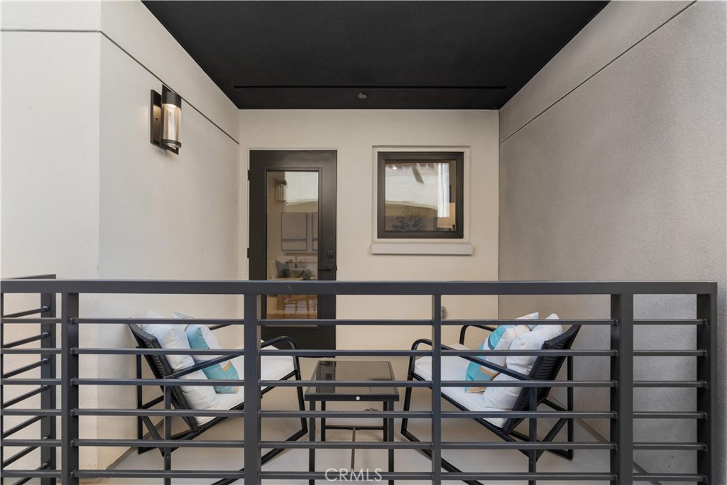 150 S Oak Knoll Avenue 103