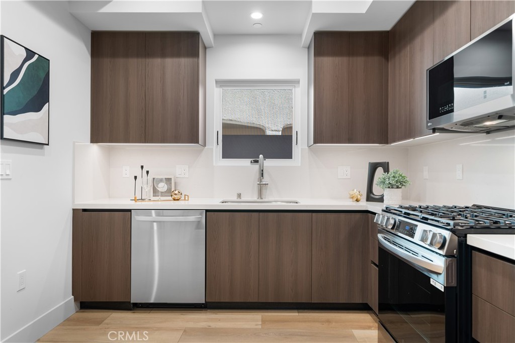 150 S Oak Knoll Avenue 103