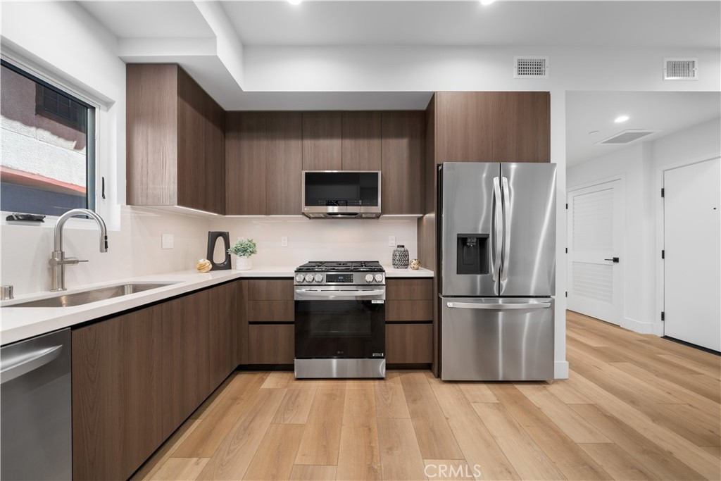 150 S Oak Knoll Avenue 103