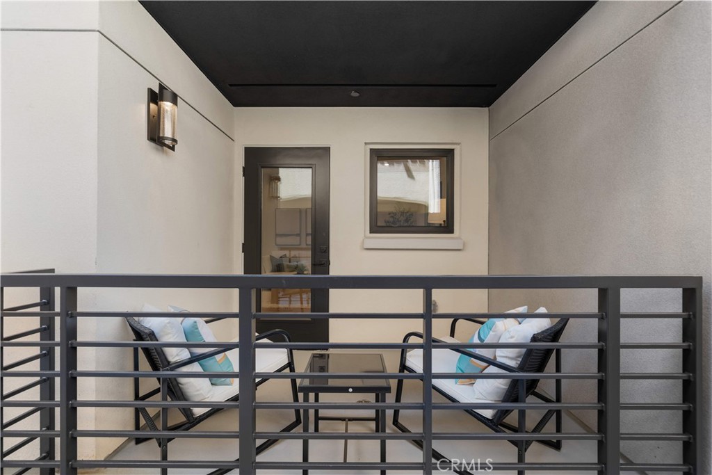 150 S Oak Knoll Avenue 103