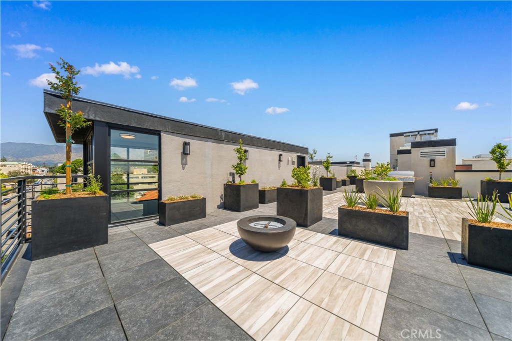 150 S Oak Knoll Avenue 103