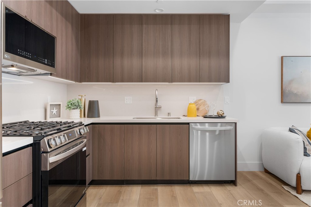 150 S Oak Knoll Avenue 104