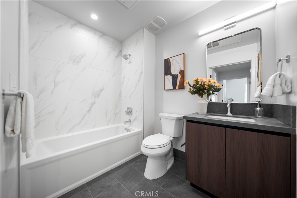 150 S Oak Knoll Avenue 104