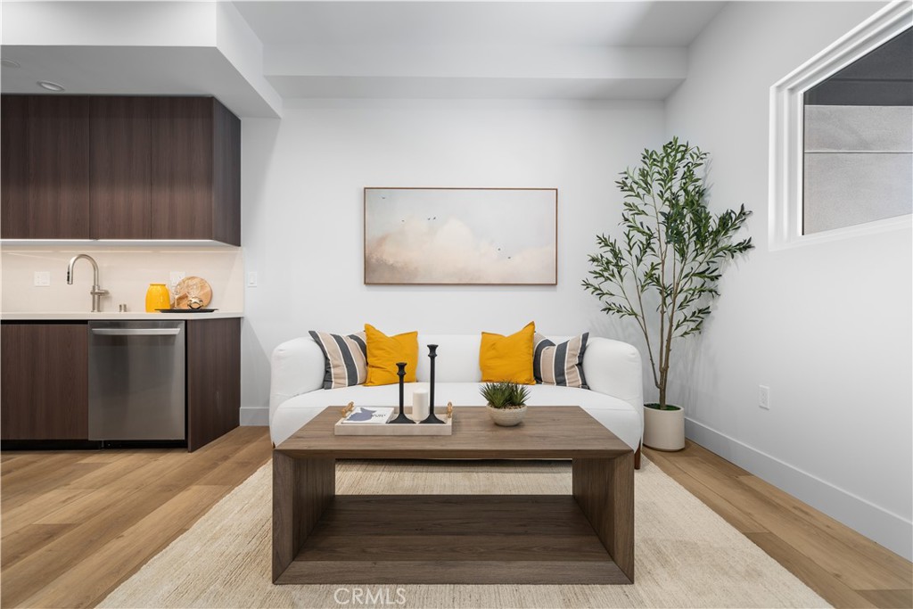 150 S Oak Knoll Avenue 104