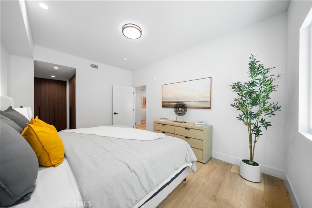 150 S Oak Knoll Avenue 104