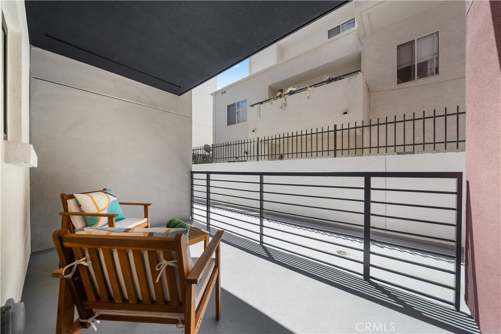 150 S Oak Knoll Avenue 104