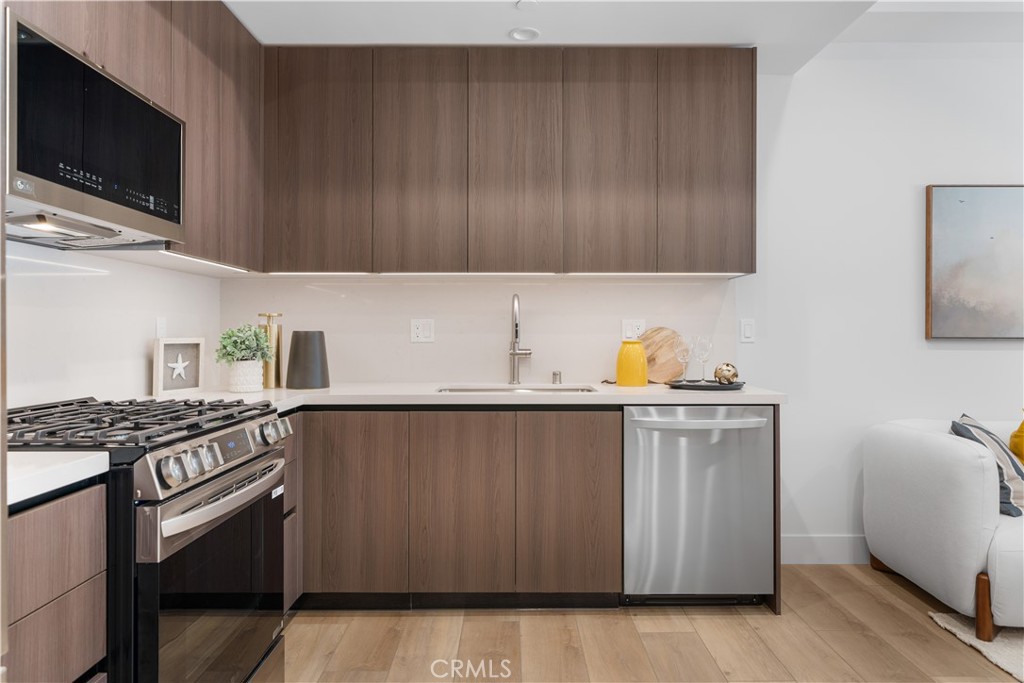 150 S Oak Knoll Avenue 104