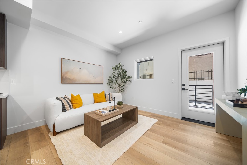 150 S Oak Knoll Avenue 104