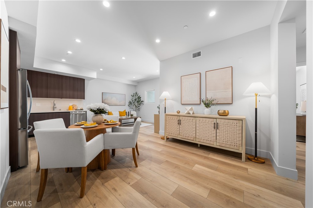 150 S Oak Knoll Avenue 104