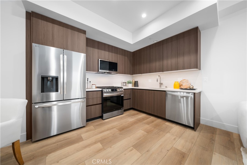 150 S Oak Knoll Avenue 104