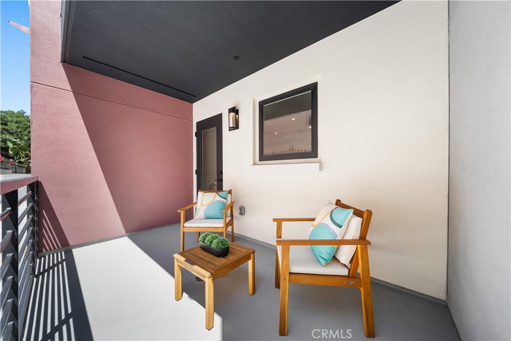 150 S Oak Knoll Avenue 104