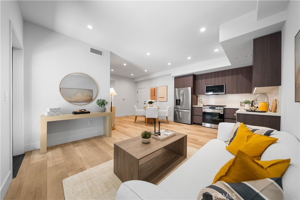 150 S Oak Knoll Avenue 104