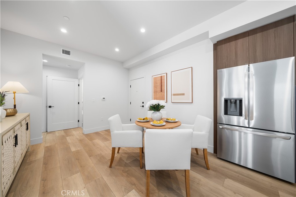 150 S Oak Knoll Avenue 104