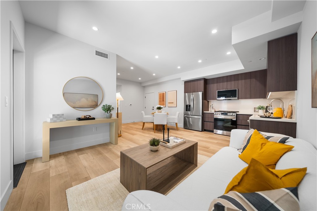 150 S Oak Knoll Avenue 104