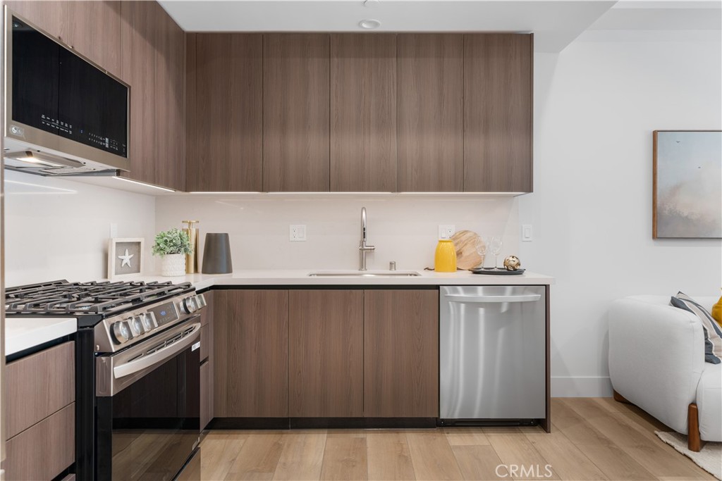 150 S Oak Knoll Avenue 104