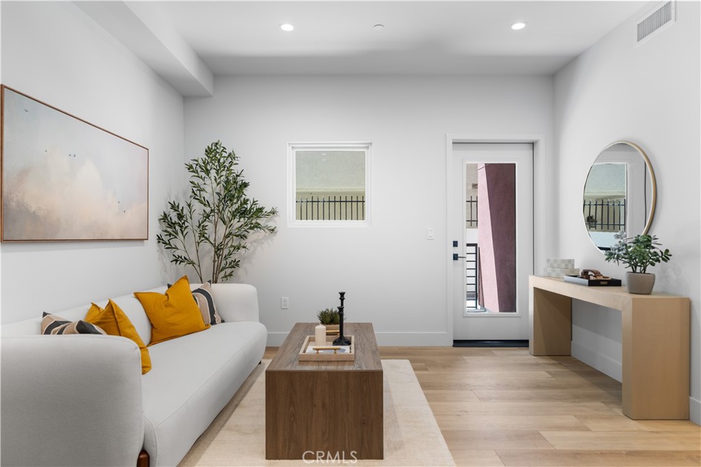 150 S Oak Knoll Avenue 104