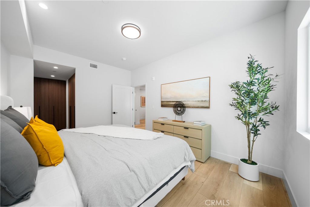 150 S Oak Knoll Avenue 104