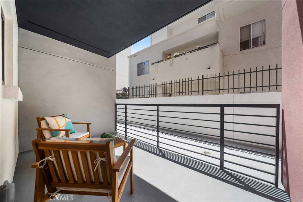 150 S Oak Knoll Avenue 104