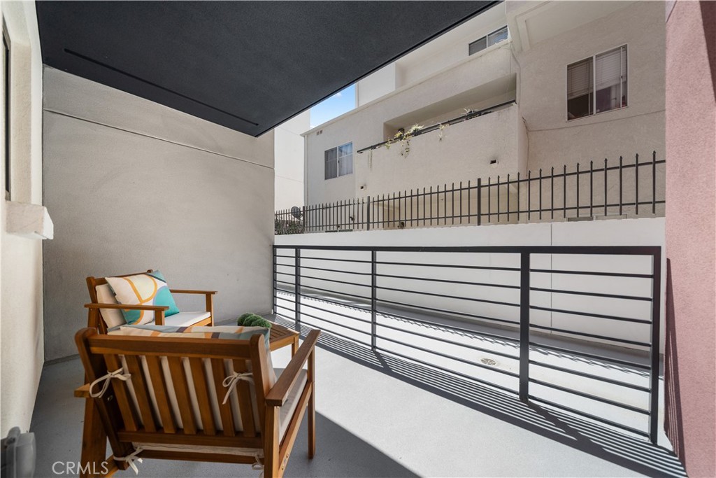 150 S Oak Knoll Avenue 104