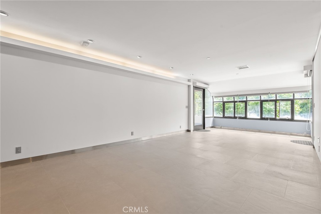 121 S Hope Street 9