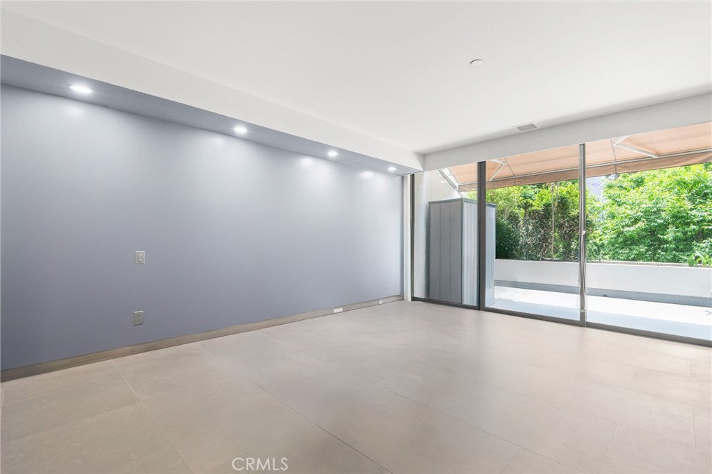121 S Hope Street 9