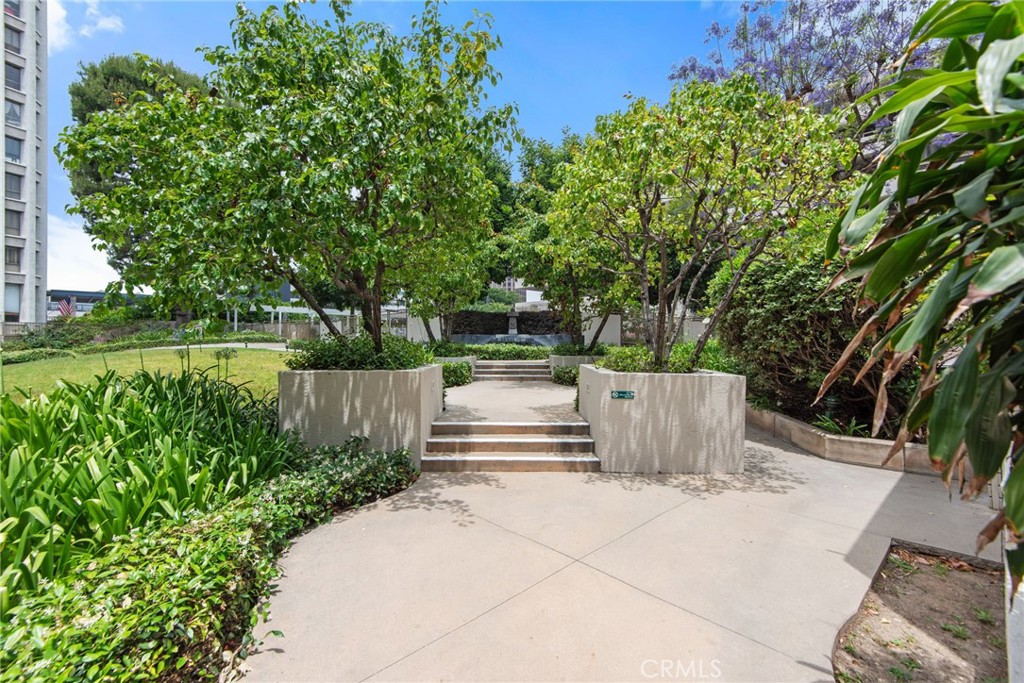 121 S Hope Street 9