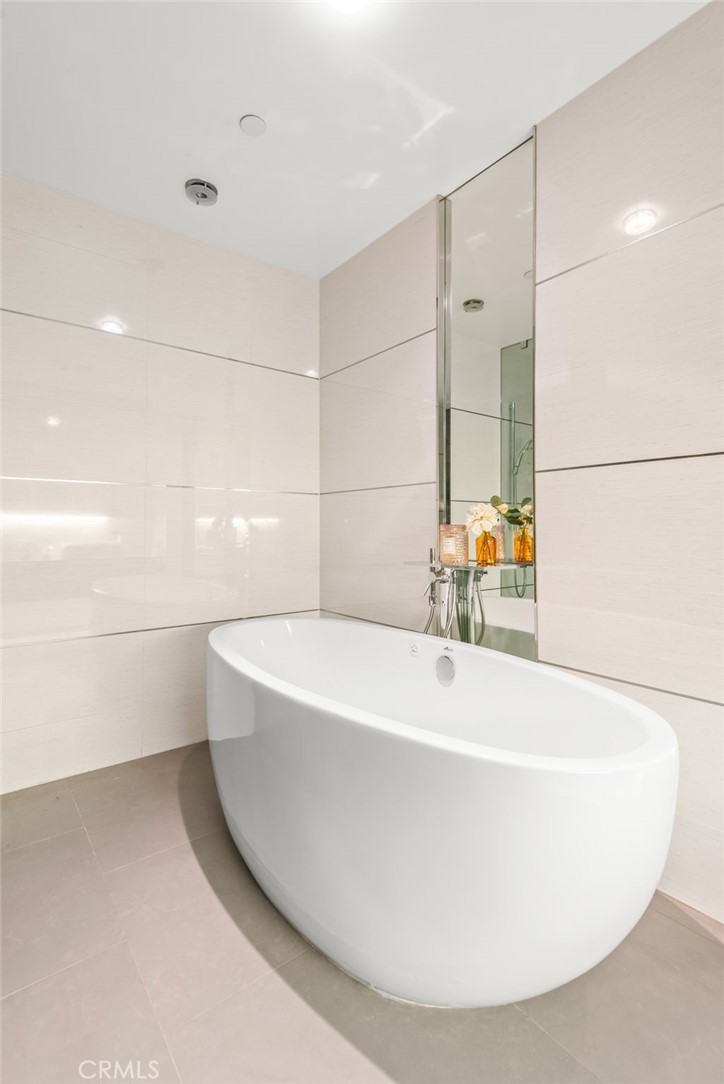 121 S Hope Street 9