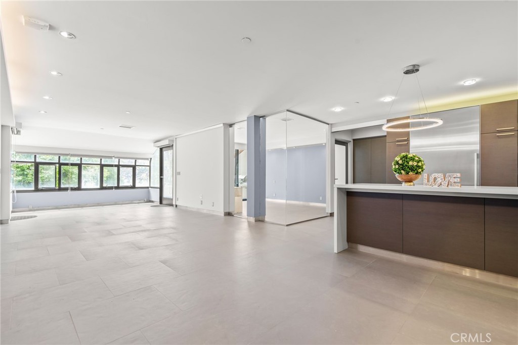 121 S Hope Street 9