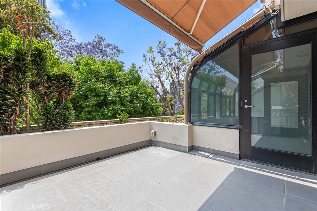121 S Hope Street 9