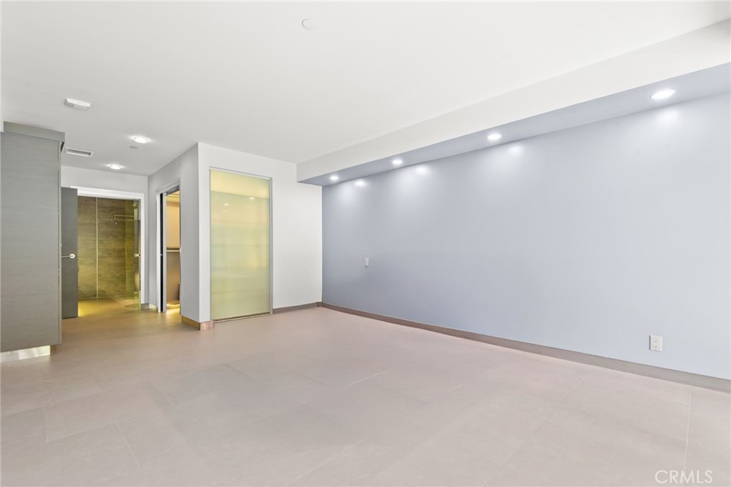 121 S Hope Street 9