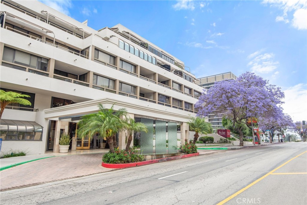 121 S Hope Street 9