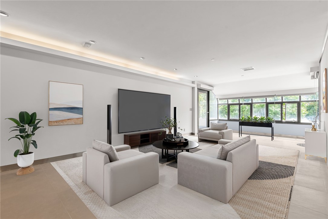 121 S Hope Street 9