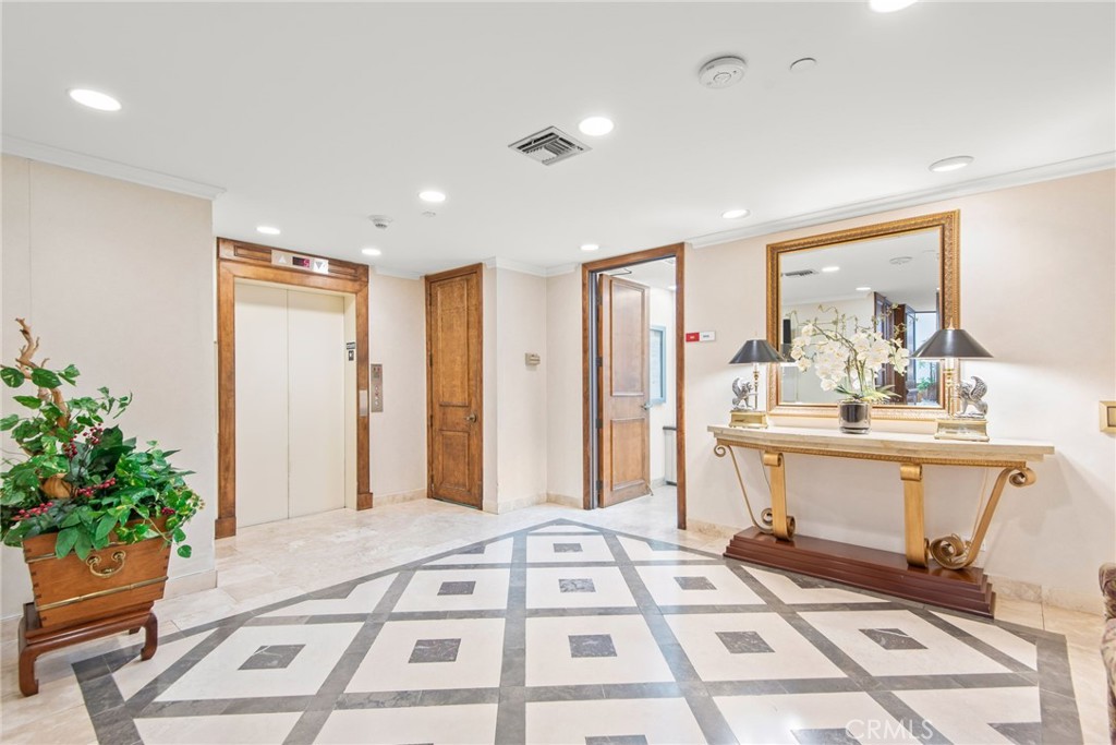121 S Hope Street 9