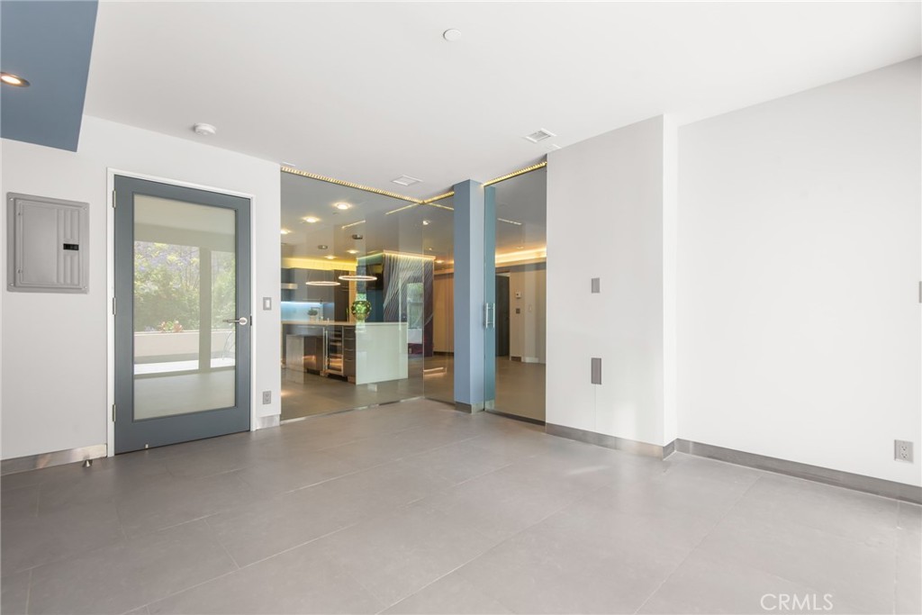 121 S Hope Street 9