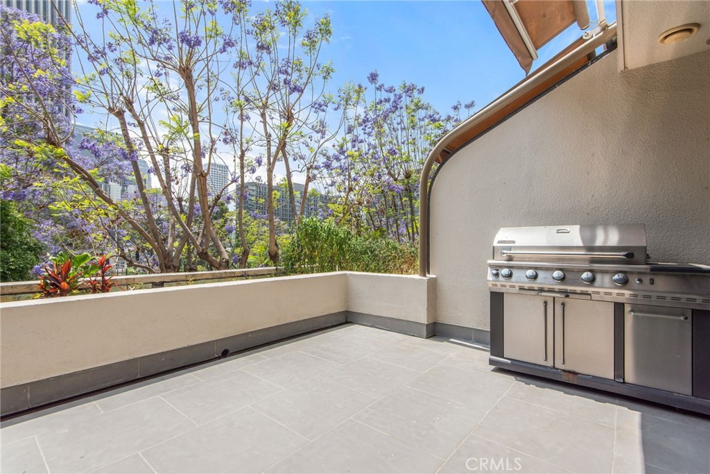 121 S Hope Street 9