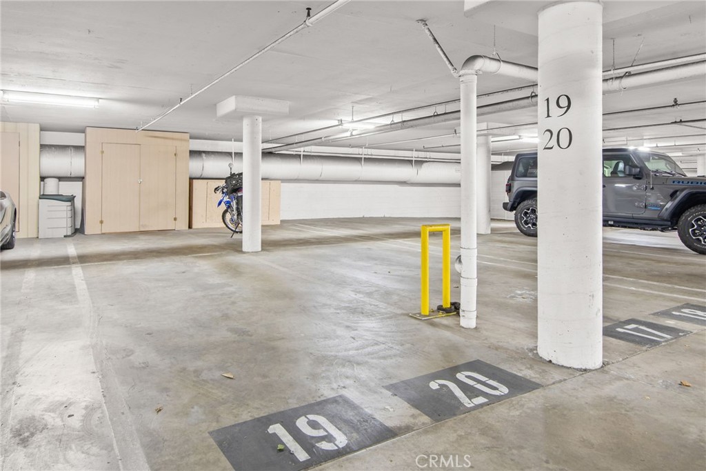 121 S Hope Street 9