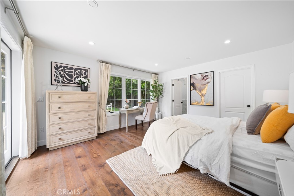 325 W Bellevue Drive