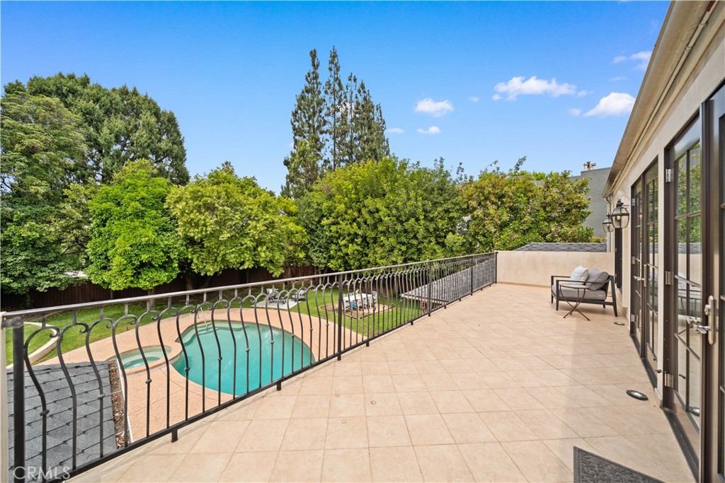 325 W Bellevue Drive
