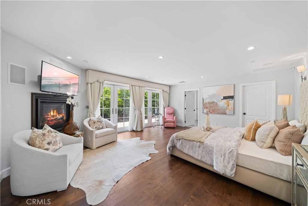 325 W Bellevue Drive
