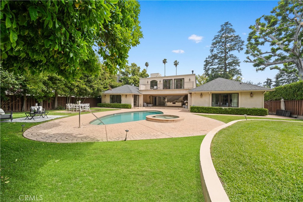 325 W Bellevue Drive