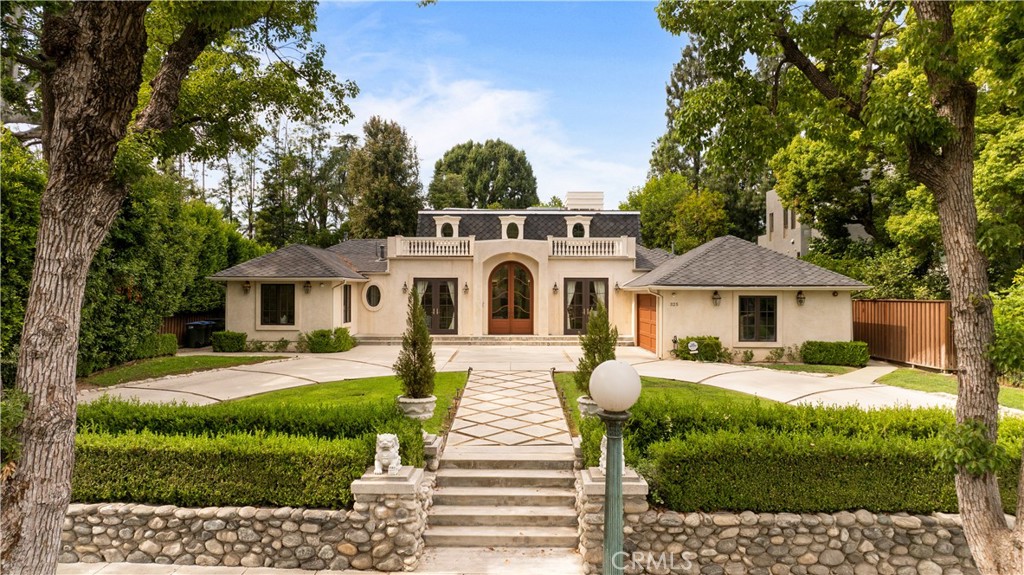 325 W Bellevue Drive