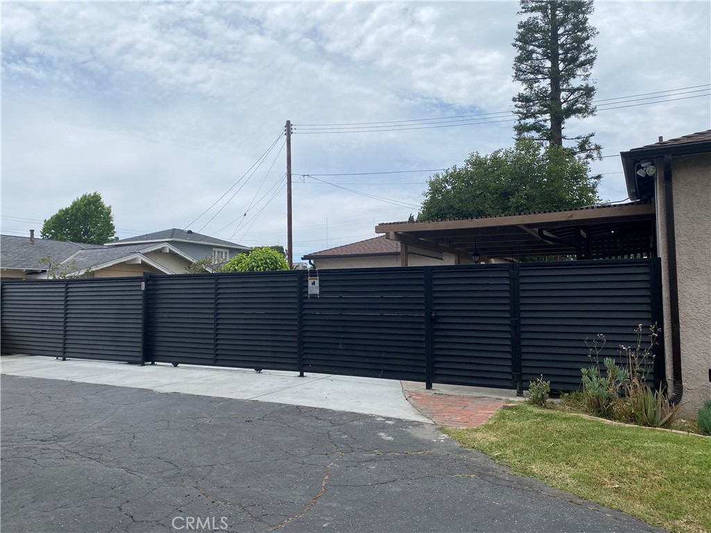 6367 N Muscatel Avenue