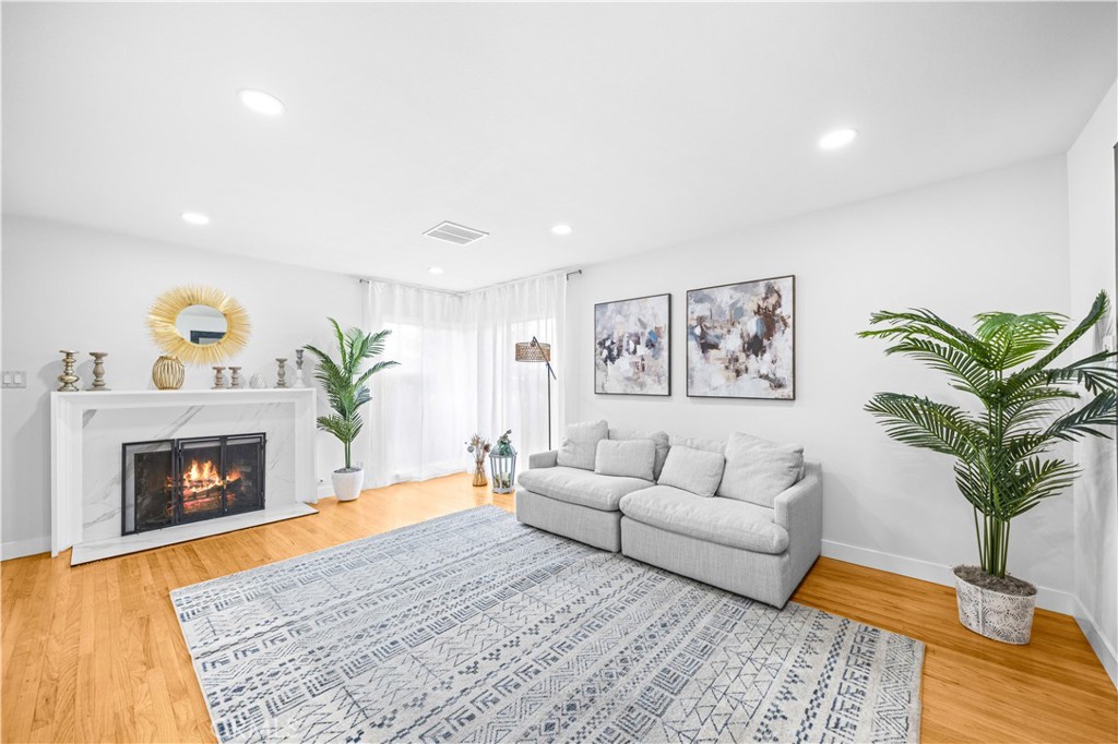 934 W Bonnie Brae Ct