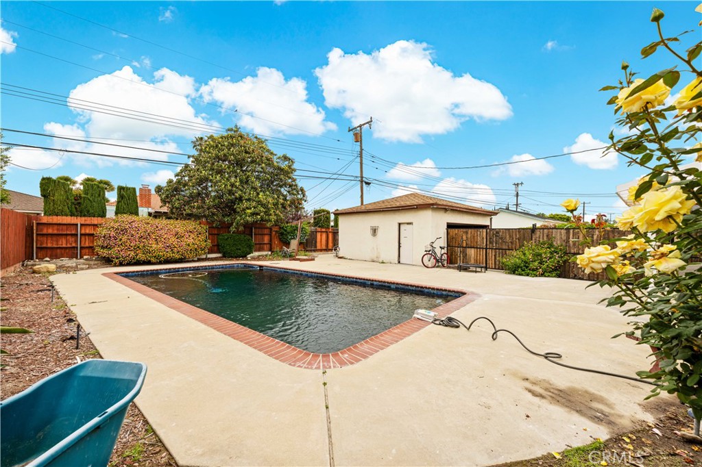 934 W Bonnie Brae Ct