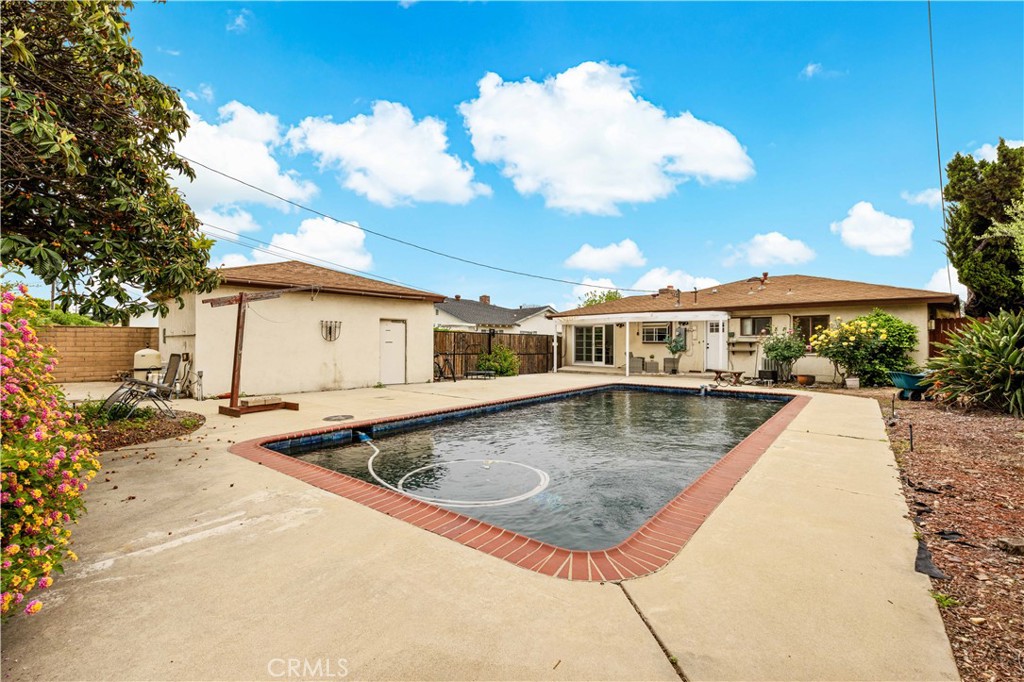 934 W Bonnie Brae Ct